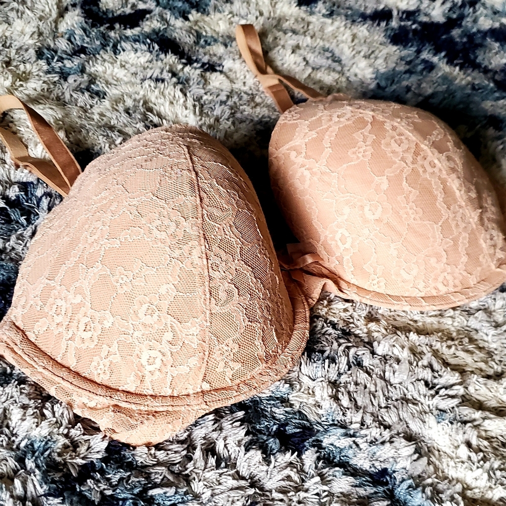 Victoria's Secret Lightly Lined Lace Bra - Picture 2 of 5